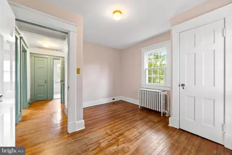 Entry Way - 6405 Pinehurst Rd, Baltimore, MD 21212 photo 11 of 15