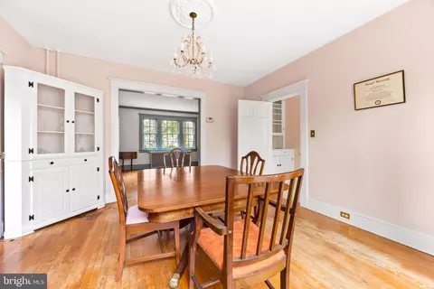 Dining - 6405 Pinehurst Rd, Baltimore, MD 21212 photo 2 of 5