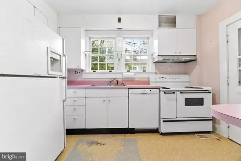 Kitchen - 6405 Pinehurst Rd, Baltimore, MD 21212 photo 1 of 3