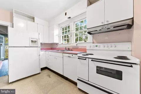 Kitchen - 6405 Pinehurst Rd, Baltimore, MD 21212 photo 3 of 3