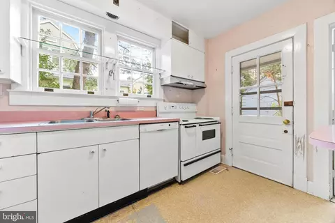 Kitchen - 6405 Pinehurst Rd, Baltimore, MD 21212 photo 2 of 3