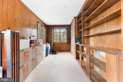 Entry Way - 6405 Pinehurst Rd, Baltimore, MD 21212 photo 8 of 15