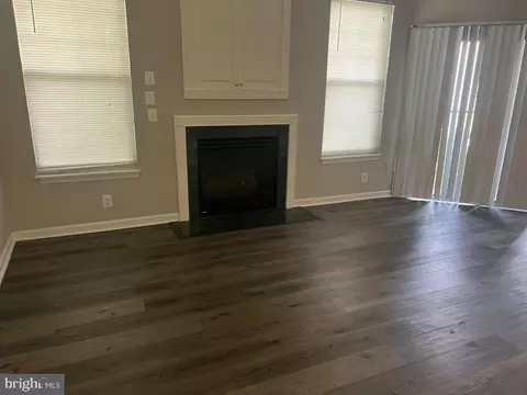 Living - 7412 Hindon Cir #103, Baltimore, MD 21244 photo 4 of 5