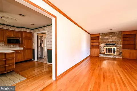 Living - 1 Irving Pl, Baldwin, MD 21013 photo 4 of 7