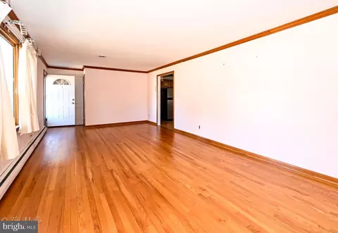 Living - 1 Irving Pl, Baldwin, MD 21013 photo 2 of 7