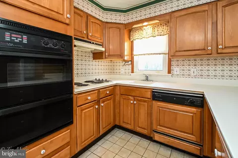 Kitchen - 1 Irving Pl, Baldwin, MD 21013 photo 2 of 3