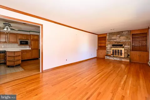 Living - 1 Irving Pl, Baldwin, MD 21013 photo 1 of 7