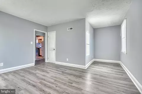 Living - 2995 Yorkway, Dundalk, MD 21222 photo 5 of 5