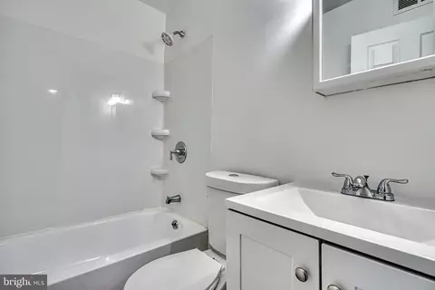 Bath - 2995 Yorkway, Dundalk, MD 21222 photo 5 of 5