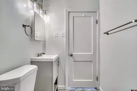 Bath - 2995 Yorkway, Dundalk, MD 21222 photo 4 of 5