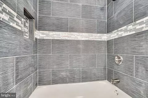 Bath - 2995 Yorkway, Dundalk, MD 21222 photo 3 of 5