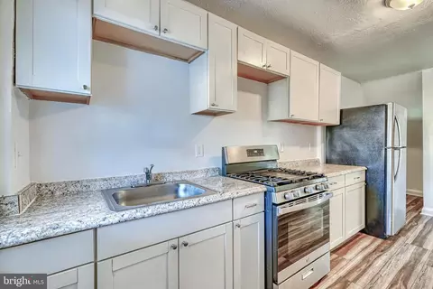 Kitchen - 2995 Yorkway, Dundalk, MD 21222 photo 2 of 4