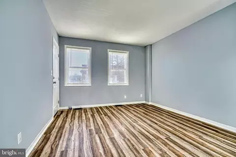 Living - 2995 Yorkway, Dundalk, MD 21222 photo 3 of 5