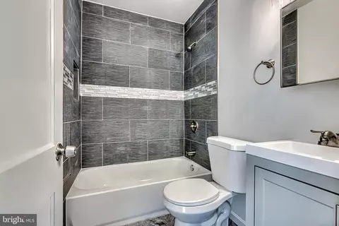 Bath - 2995 Yorkway, Dundalk, MD 21222 photo 1 of 5