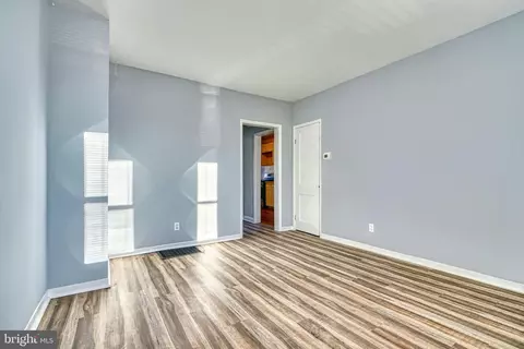 Living - 2995 Yorkway, Dundalk, MD 21222 photo 2 of 5
