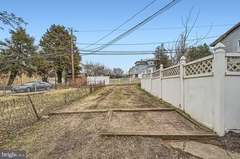 Exterior - 2415 Hammonds Ferry Rd, Halethorpe, MD 21227 photo 4 of 4