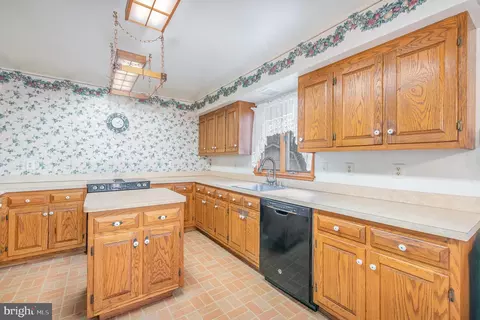 Kitchen - 15122 Eastview Dr, Upperco, MD 21155 photo 2 of 4