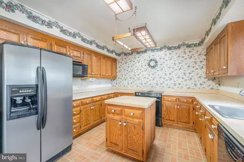 Kitchen - 15122 Eastview Dr, Upperco, MD 21155 photo 3 of 4