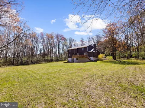 Exterior - 18718 Falls Rd, Hampstead, MD 21074 photo 11 of 12