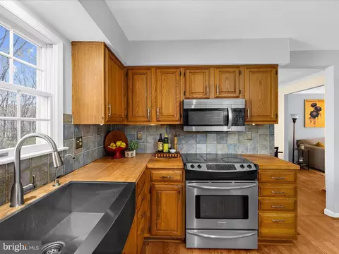 Kitchen - 18718 Falls Rd, Hampstead, MD 21074 photo 2 of 6