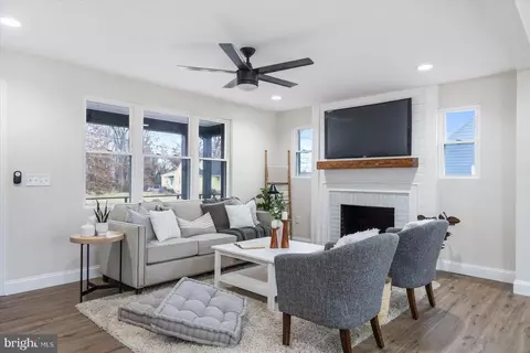 Living - 9532 Bauer Ave, Nottingham, MD 21236 photo 2 of 3