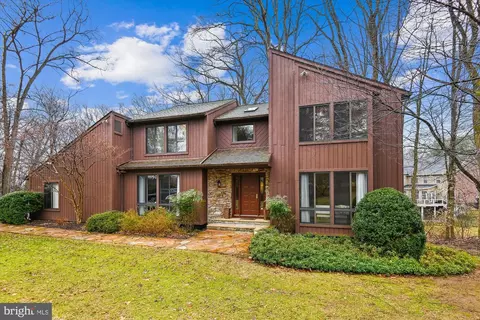 2911 Old Court Rd, Pikesville, MD 21208
