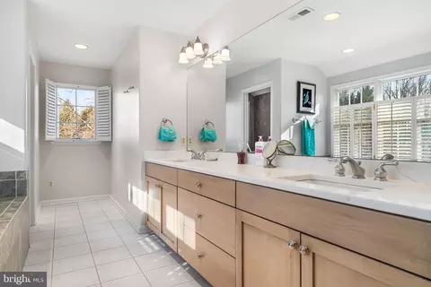 Bath - 14209 Sawmill Ct, Phoenix, MD 21131 photo 4 of 8