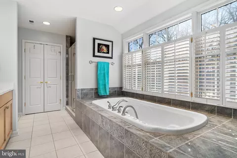 Bath - 14209 Sawmill Ct, Phoenix, MD 21131 photo 3 of 8