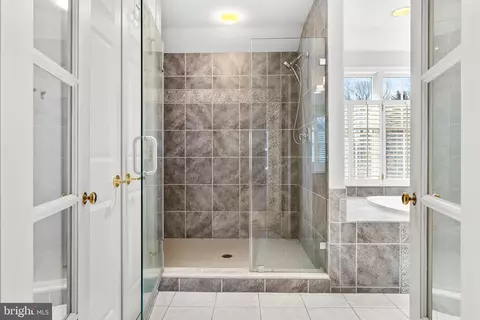 Bath - 14209 Sawmill Ct, Phoenix, MD 21131 photo 2 of 8