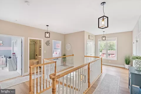 Entry Way - 8901 Chesapeake Ave, Sparrows Point, MD 21219 photo 5 of 8
