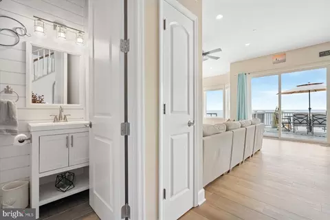 Entry Way - 8901 Chesapeake Ave, Sparrows Point, MD 21219 photo 2 of 8