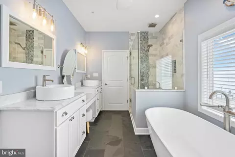 Bath - 8901 Chesapeake Ave, Sparrows Point, MD 21219 photo 6 of 6