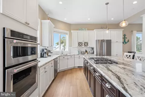 Kitchen - 8901 Chesapeake Ave, Sparrows Point, MD 21219 photo 5 of 11
