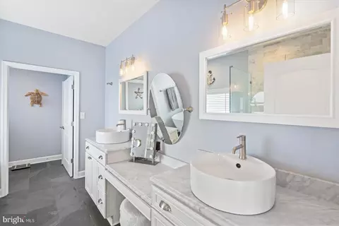 Bath - 8901 Chesapeake Ave, Sparrows Point, MD 21219 photo 4 of 6
