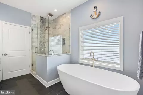 Bath - 8901 Chesapeake Ave, Sparrows Point, MD 21219 photo 5 of 6