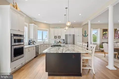 Kitchen - 8901 Chesapeake Ave, Sparrows Point, MD 21219 photo 6 of 11