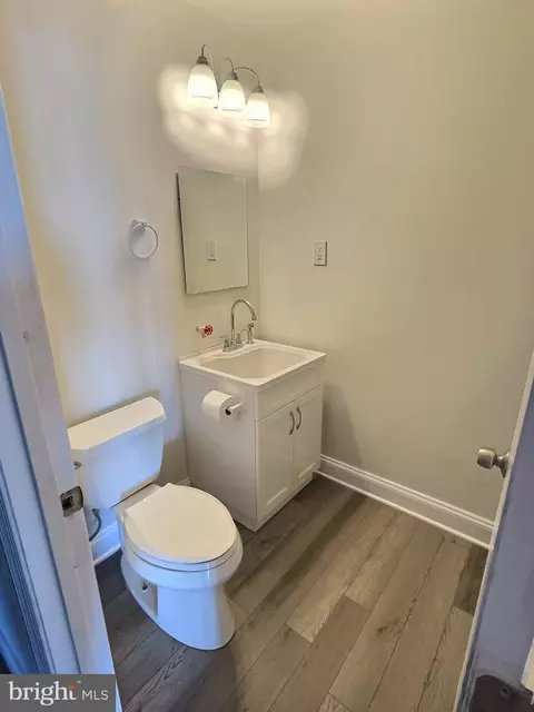 Bath - 8901 Chesapeake Ave, Sparrows Point, MD 21219 photo 2 of 6