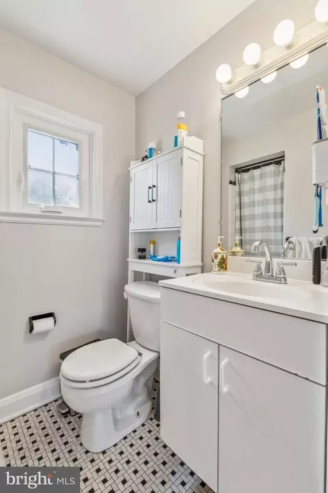 Bath - 7002 Bellona Ave, Baltimore, MD 21212 photo 1 of 2