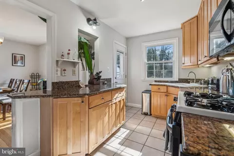 Entry Way - 7002 Bellona Ave, Baltimore, MD 21212 photo 1 of 3
