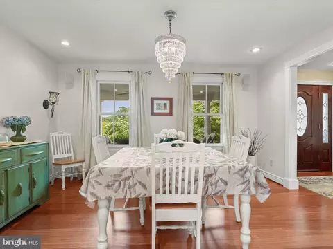 Dining - 4932 Jenkins Ln, Baldwin, MD 21013 photo 2 of 3