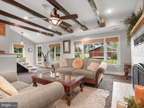 Living - 4932 Jenkins Ln, Baldwin, MD 21013 photo 4 of 6