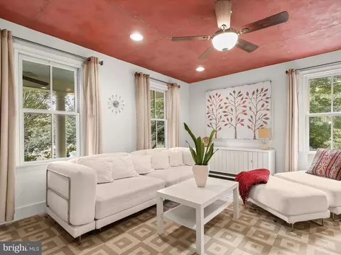 Living - 4932 Jenkins Ln, Baldwin, MD 21013 photo 5 of 6