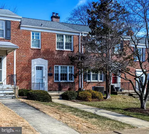 217 E Medwick Garth, Catonsville, MD 21228