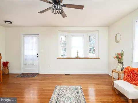 128 Malbrook Rd, Baltimore, MD 21229 photo 4