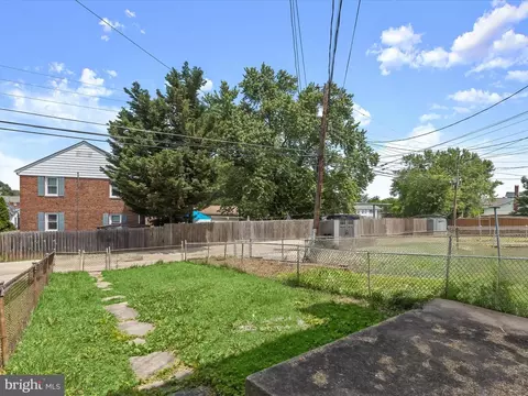 Exterior - 915 Maiden Choice Ln, Baltimore, MD 21229 photo 4 of 5