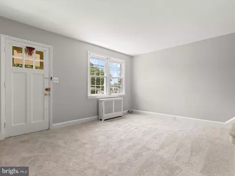 Living - 915 Maiden Choice Ln, Baltimore, MD 21229 photo 2 of 6