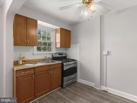 Kitchen - 915 Maiden Choice Ln, Baltimore, MD 21229 photo 2 of 2