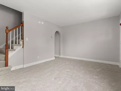 Living - 915 Maiden Choice Ln, Baltimore, MD 21229 photo 4 of 6