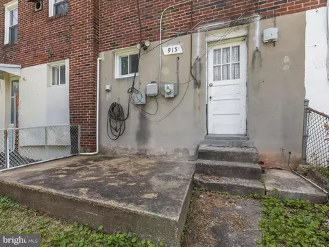 Exterior - 915 Maiden Choice Ln, Baltimore, MD 21229 photo 3 of 5