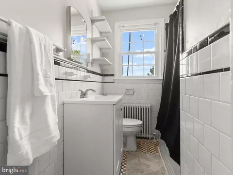 Bath - 915 Maiden Choice Ln, Baltimore, MD 21229 photo 1 of 1